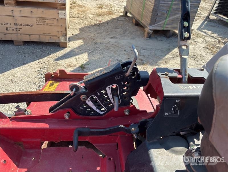 Exmark Lazer Z S-Series 4x2 Ride-On 72 in Lawn Mower 탑승형 잔디깎기