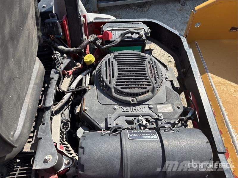 Exmark Lazer Z S-Series 4x2 Ride-On 72 in Lawn Mower 탑승형 잔디깎기