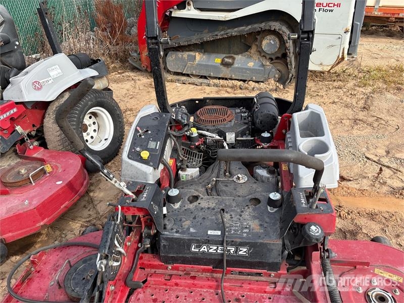 Exmark Lazer Z S-Series 4x2 Ride-On 72 in Lawn Mower Traktorske kosilice