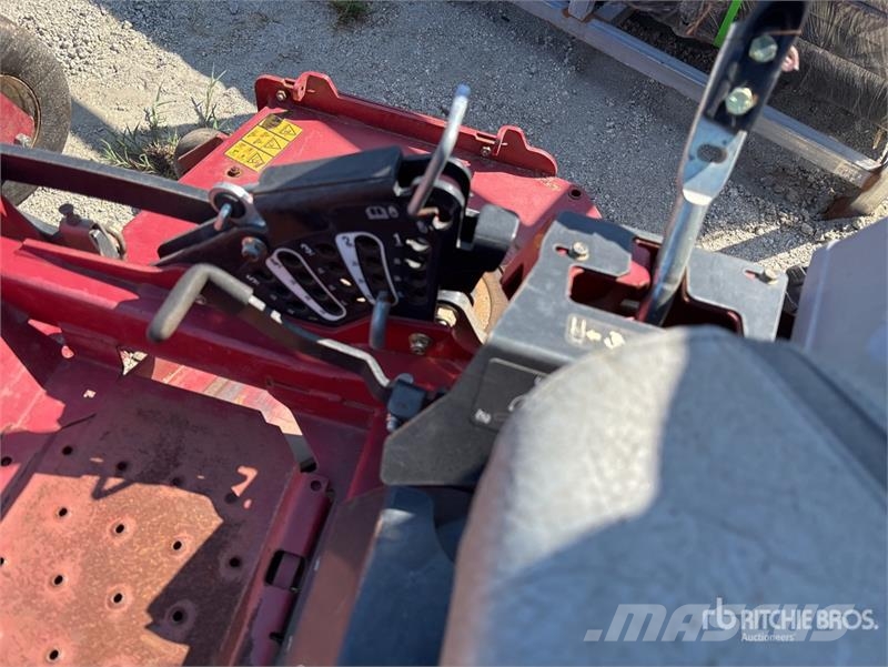 Exmark Lazer Z S-Series 4x2 Ride-On 72 in Lawn Mower 탑승형 잔디깎기