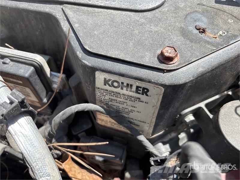 Exmark Lazer Z S-Series 4x2 Ride-On 60 in Lawn Mower Reitermäher