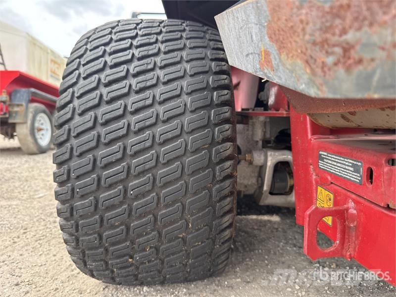 Exmark Lazer Z X-Series 4x2 Ride-On 72 in Lawn Mower 騎乘式割草機