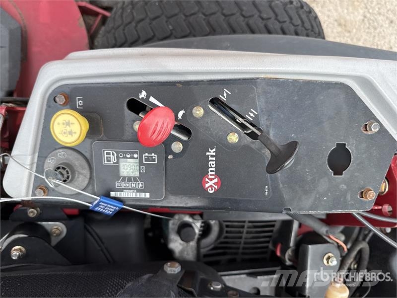 Exmark Lazer Z X-Series 4x2 Ride-On 72 in Lawn Mower 騎乘式割草機