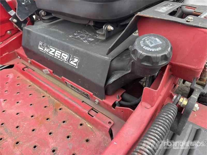 Exmark Lazer Z X-Series 4x2 Ride-On 72 in Lawn Mower 騎乘式割草機