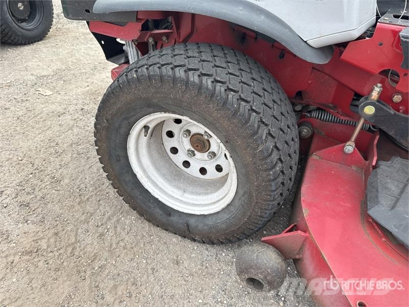 Exmark Lazer Z X-Series 4x2 Ride-On 72 in Lawn Mower 騎乘式割草機