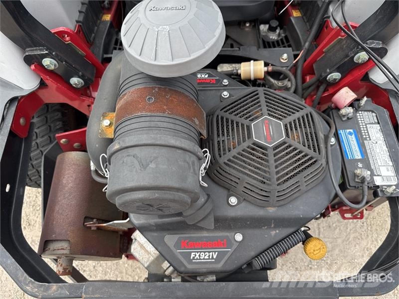Exmark Lazer Z X-Series 4x2 Ride-On 72 in Lawn Mower 騎乘式割草機