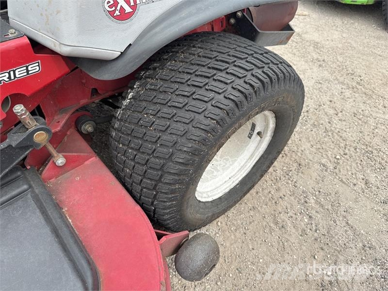 Exmark Lazer Z X-Series 4x2 Ride-On 72 in Lawn Mower 騎乘式割草機
