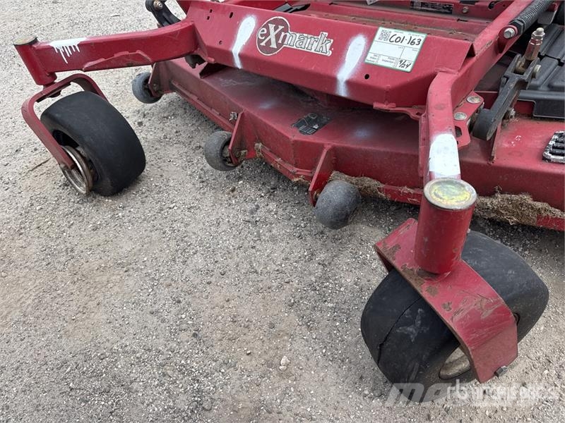 Exmark Lazer Z X-Series 4x2 Ride-On 72 in Lawn Mower 騎乘式割草機