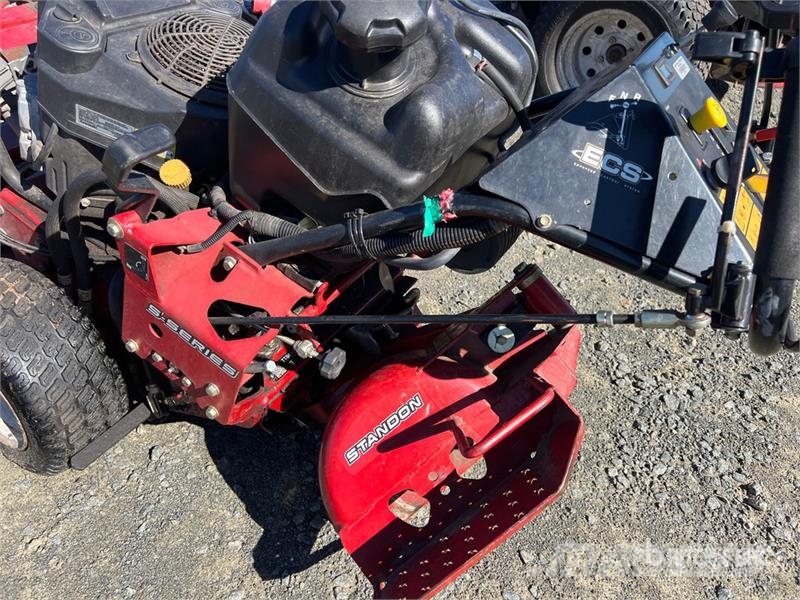 Exmark Turf Tracer S-Series Stand-On 36 in Lawn Mower Samojízdné sekačky
