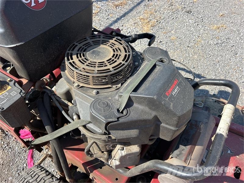 Exmark Turf Tracer S-Series Stand-On 48 in Lawn Mower Vrtni traktor kosilnice