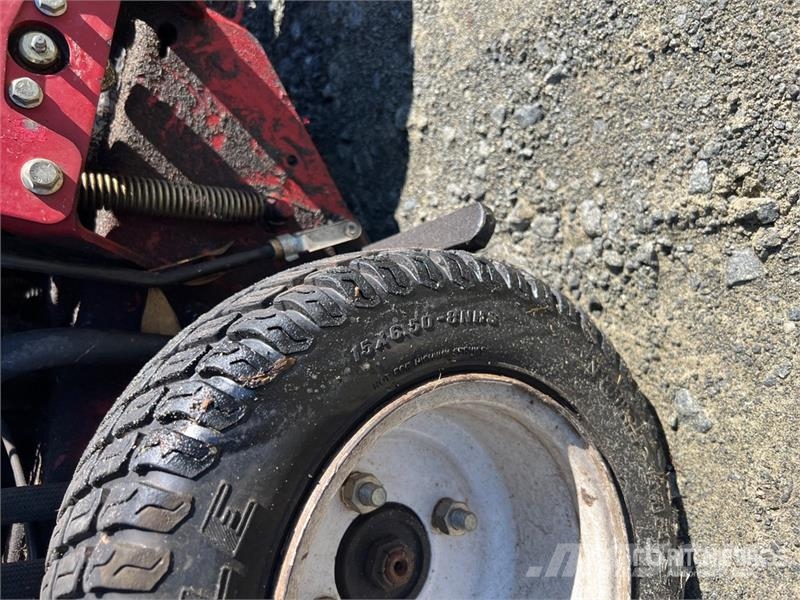 Exmark Turf Tracer S-Series Stand-On 36 in Lawn Mower Samojízdné sekačky