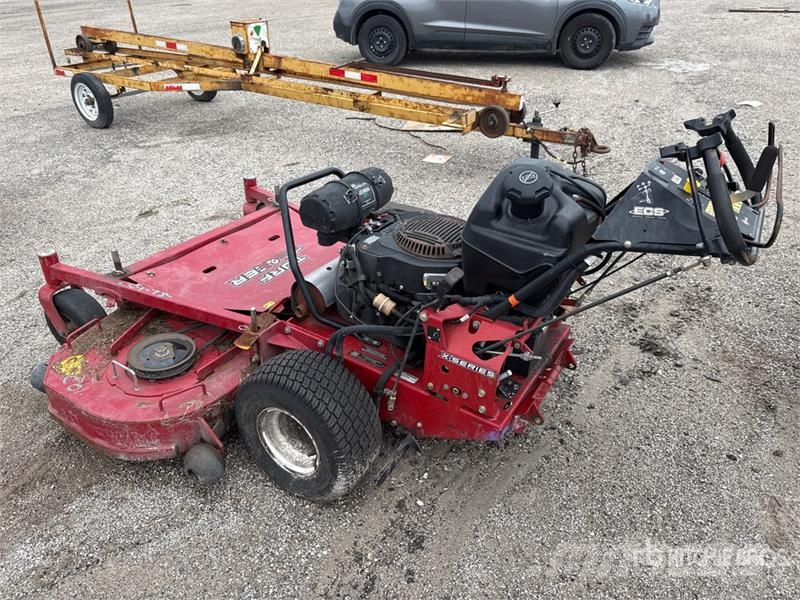 Exmark Turf Tracer X-Series 4x2 60 in Lawn Mower Vrtni traktor kosilnice