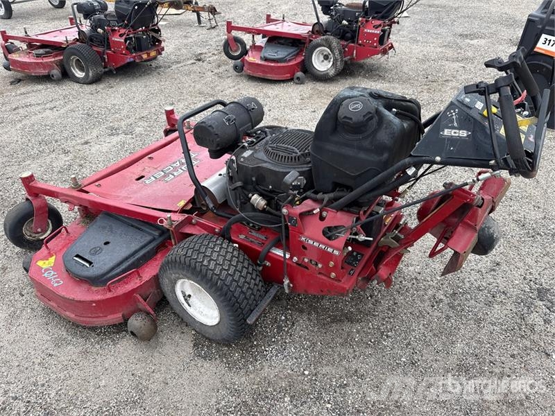 Exmark Turf Tracer X-Series 4x2 60 in Lawn Mower Vrtni traktor kosilnice