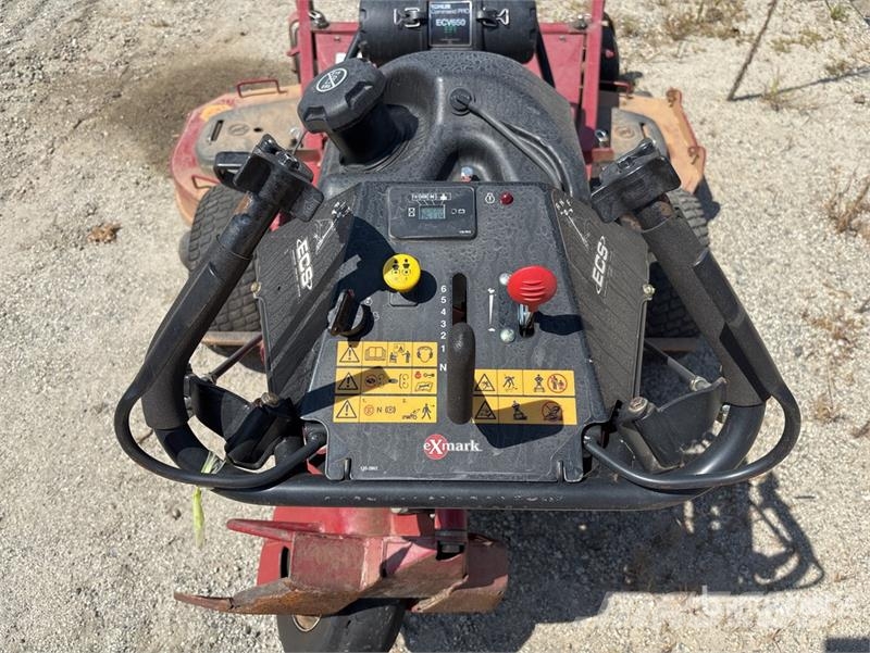 Exmark Turf Tracer X-Series 4x2 Stand-On 60 in Lawn Mower Vrtni traktor kosilnice