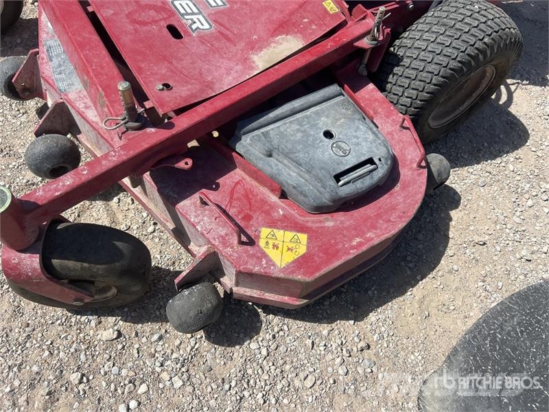 Exmark Turf Tracer X-Series Stand-On Lawn Mower Trattorini tagliaerba