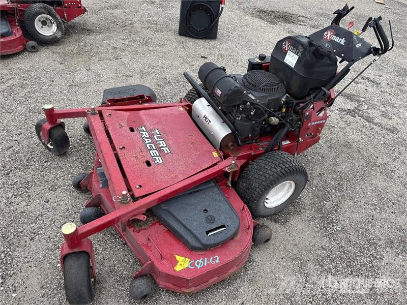 Exmark Turf Tracer X-Series 4x2 60 in Lawn Mower Vrtni traktor kosilnice