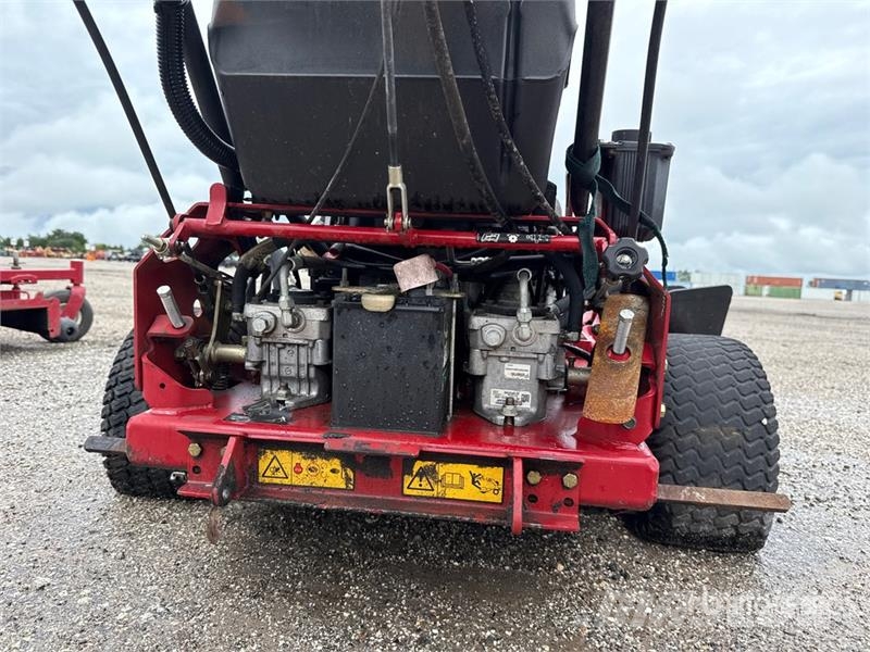 Exmark Turf Tracer X-Series 4x2 60 in Lawn Mower Vrtni traktor kosilnice