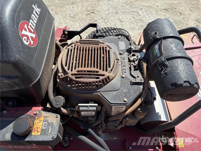 Exmark Turf Tracer X-Series Stand-On 60 in Lawn Mower Vrtni traktor kosilnice