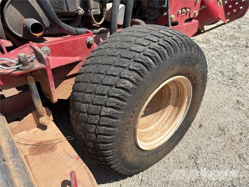 Exmark Turf Tracer X-Series 4x2 Stand-On 60 in Lawn Mower Vrtni traktor kosilnice