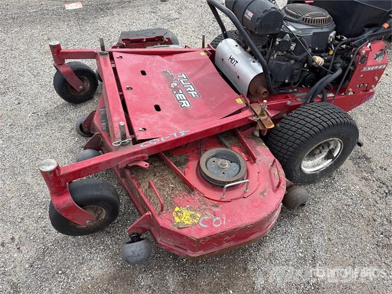 Exmark Turf Tracer X-Series 4x2 60 in Lawn Mower Vrtni traktor kosilnice
