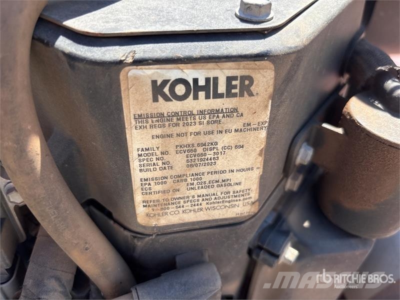 Exmark Turf Tracer X-Series Stand-On 60 in Lawn Mower Vrtni traktor kosilnice