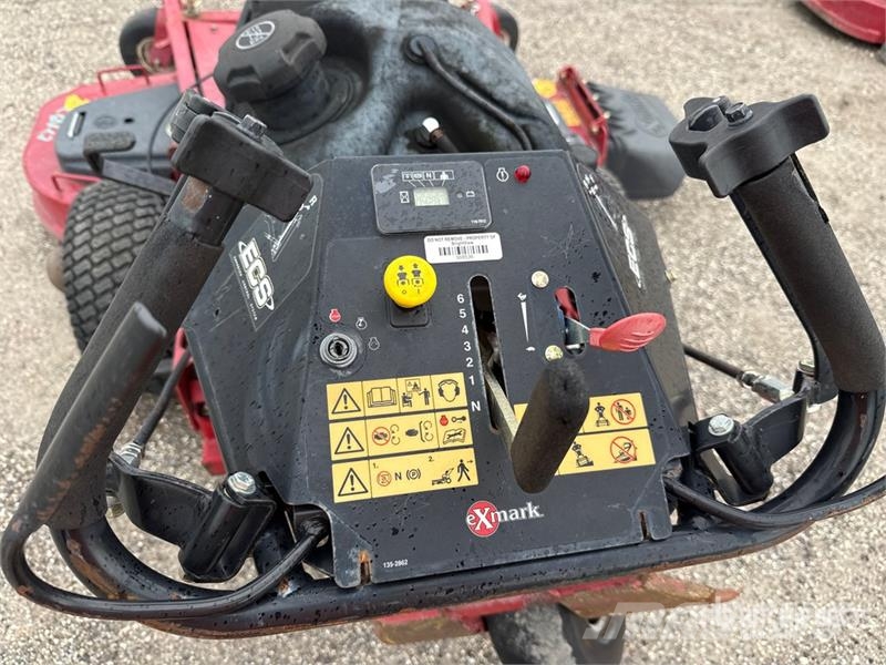 Exmark Turf Tracer X-Series 4x2 60 in Lawn Mower Vrtni traktor kosilnice