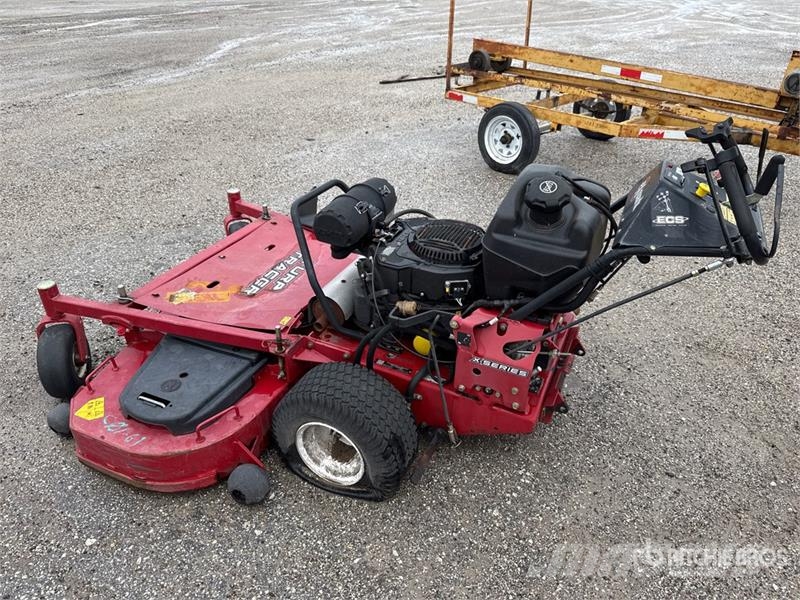 Exmark Turf Tracer X-Series 4x2 60 in Lawn Mower Vrtni traktor kosilnice