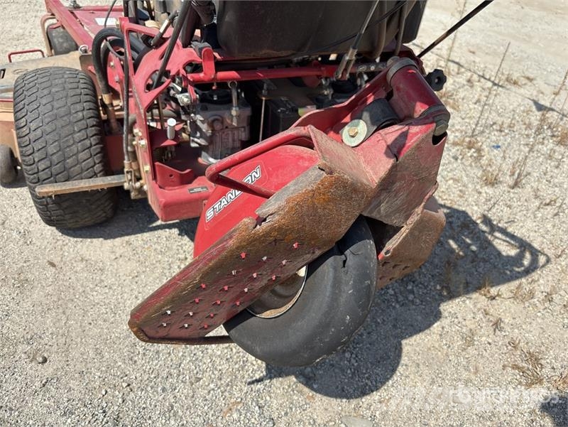 Exmark Turf Tracer X-Series 4x2 Stand-On 60 in Lawn Mower Vrtni traktor kosilnice