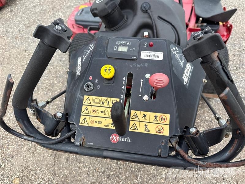 Exmark Turf Tracer X-Series 4x2 60 in Lawn Mower Vrtni traktor kosilnice
