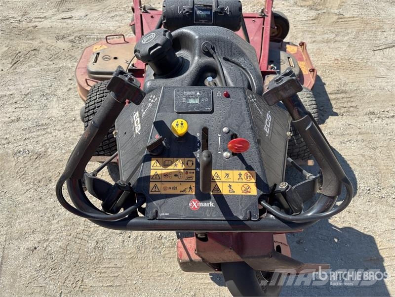 Exmark Turf Tracer X-Series Stand-On 60 in Lawn Mower Vrtni traktor kosilnice