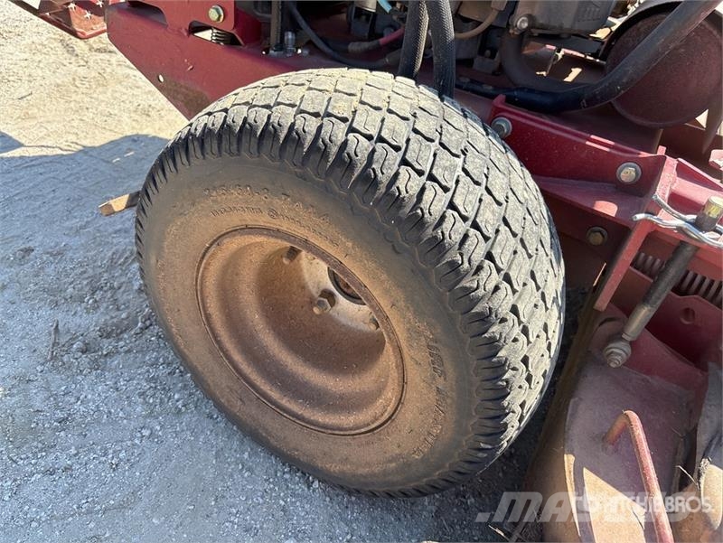 Exmark Turf Tracer X-Series Stand-On 60 in Lawn Mower Vrtni traktor kosilnice