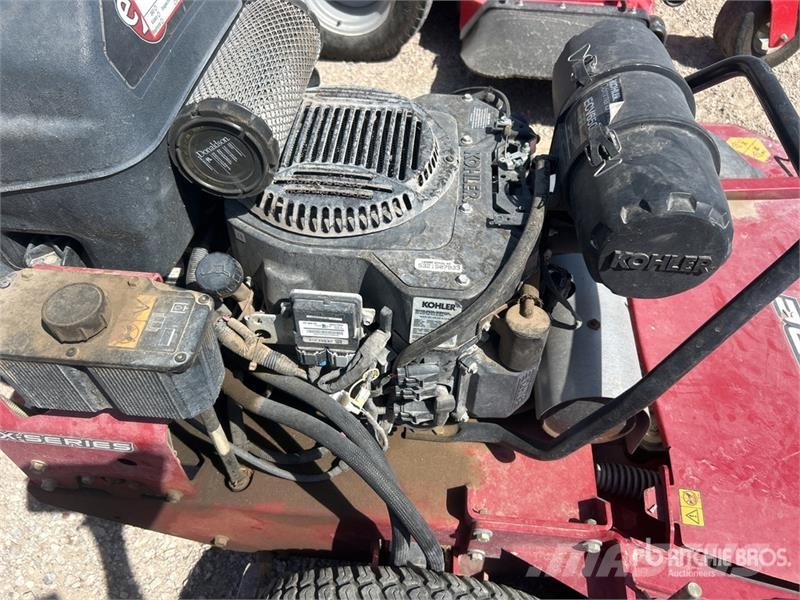 Exmark Turf Tracer X-Series Stand-On Lawn Mower Trattorini tagliaerba