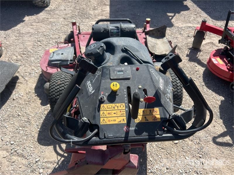 Exmark Turf Tracer X-Series Stand-On Lawn Mower Trattorini tagliaerba