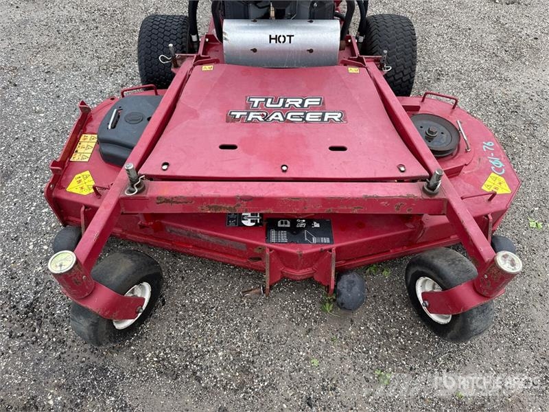 Exmark Turf Tracer X-Series 4x2 60 in Lawn Mower Vrtni traktor kosilnice