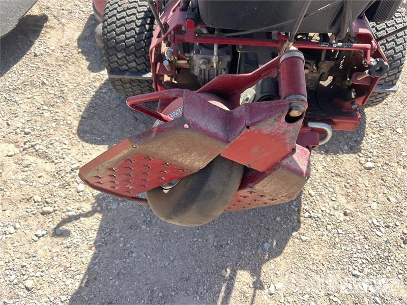 Exmark Turf Tracer X-Series Stand-On Lawn Mower Trattorini tagliaerba