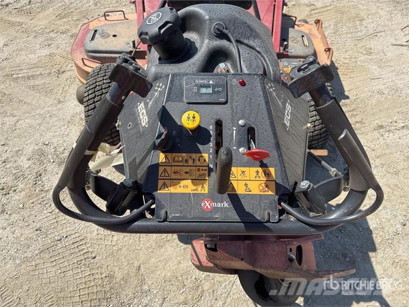 Exmark Turf Tracer X-Series Stand-On 60 in Lawn Mower Vrtni traktor kosilnice