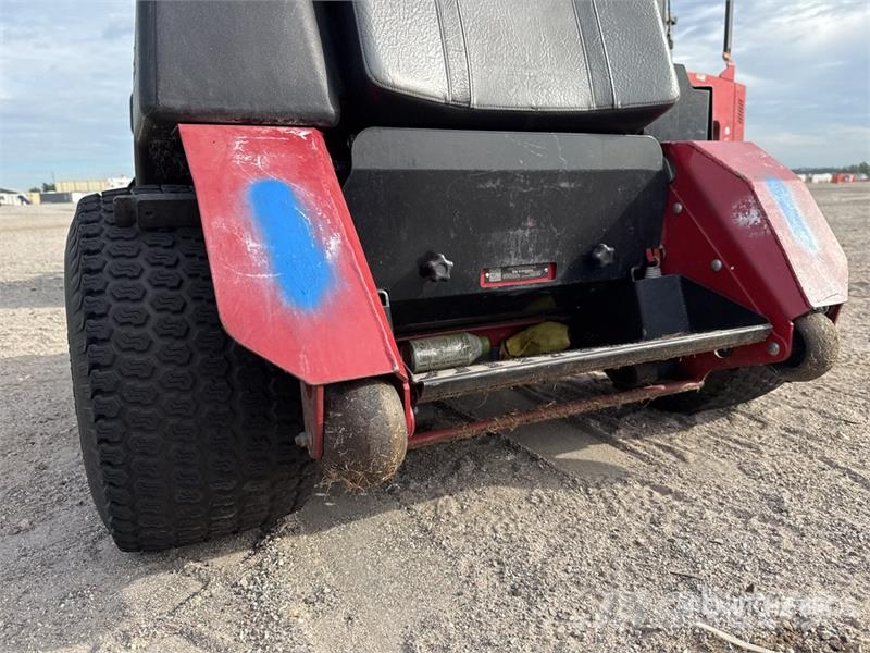 Exmark Vertex S Series 4x2 Stand-On Lawn Mower Vrtni traktor kosilnice
