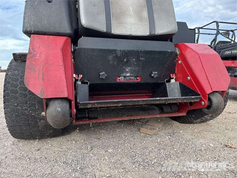 Exmark Vertex S Series 4x2 Stand-On 60in Lawn Mower Vrtni traktor kosilnice