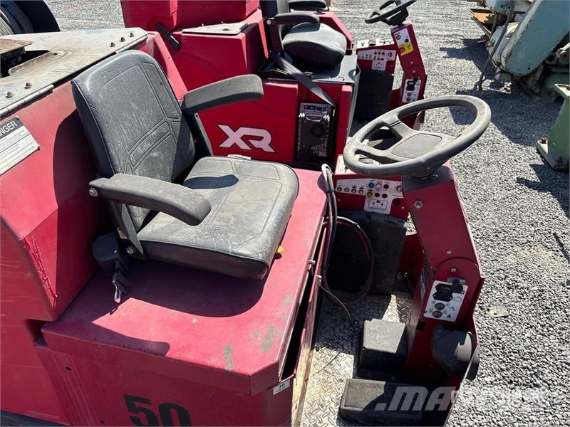 Factory Cat Ride-On Electric Floor Sweeper (Inoperable) Další vyorávače, příslušenství