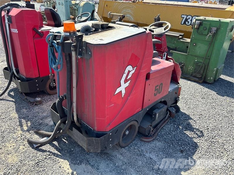 Factory Cat Ride-On Electric Floor Sweeper (Inoperable) Další vyorávače, příslušenství