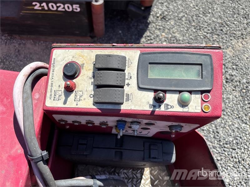 Factory Cat Ride-On Electric Floor Sweeper (Inoperable) Další vyorávače, příslušenství