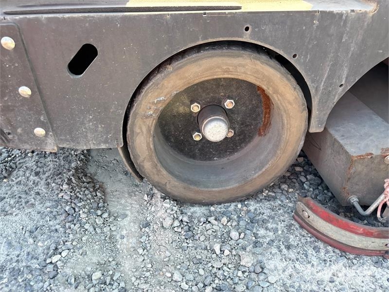Factory Cat Ride-On Electric Floor Sweeper (Inoperable) Další vyorávače, příslušenství