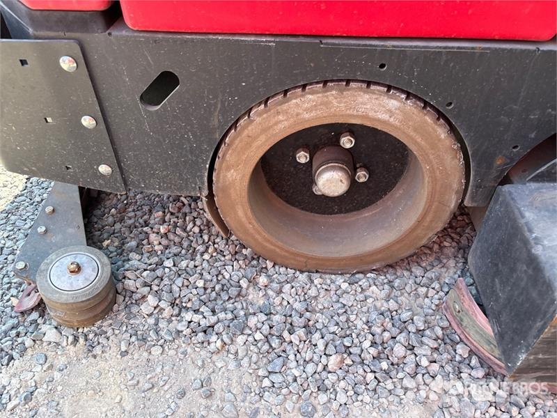 Factory Cat XR46C - 46 Ride-On Electric Floor Sweeper (Inopera Další vyorávače, příslušenství