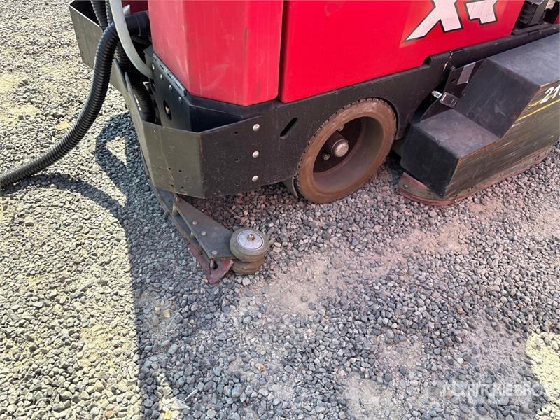 Factory Cat XR46C - 46 Ride-On Electric Floor Sweeper (Inopera Další vyorávače, příslušenství