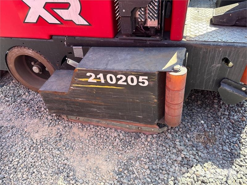 Factory Cat XR46C - 46 Ride-On Electric Floor Sweeper (Inopera Další vyorávače, příslušenství
