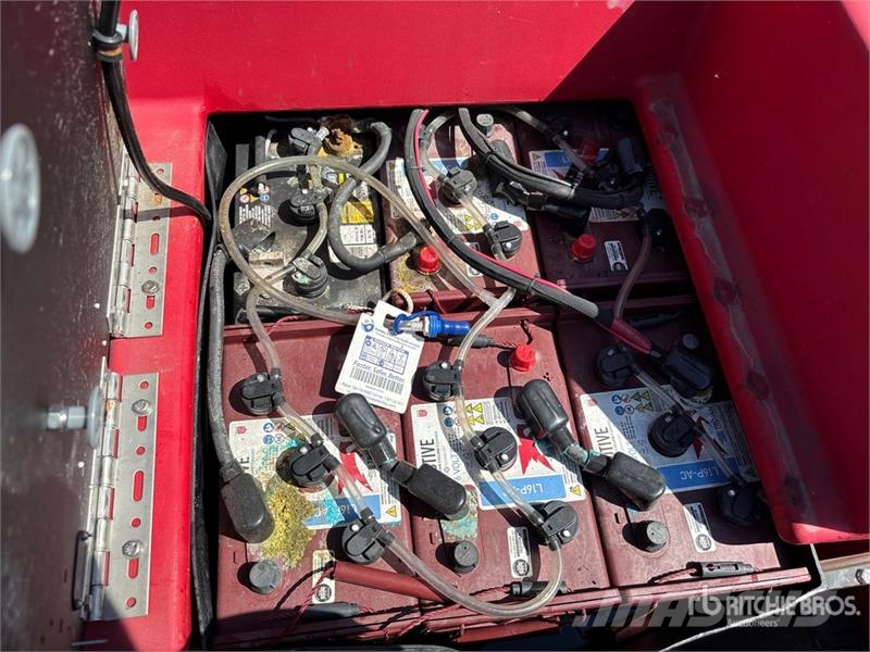 Factory Cat XR46C - 46 Ride-On Electric Floor Sweeper (Inopera Další vyorávače, příslušenství