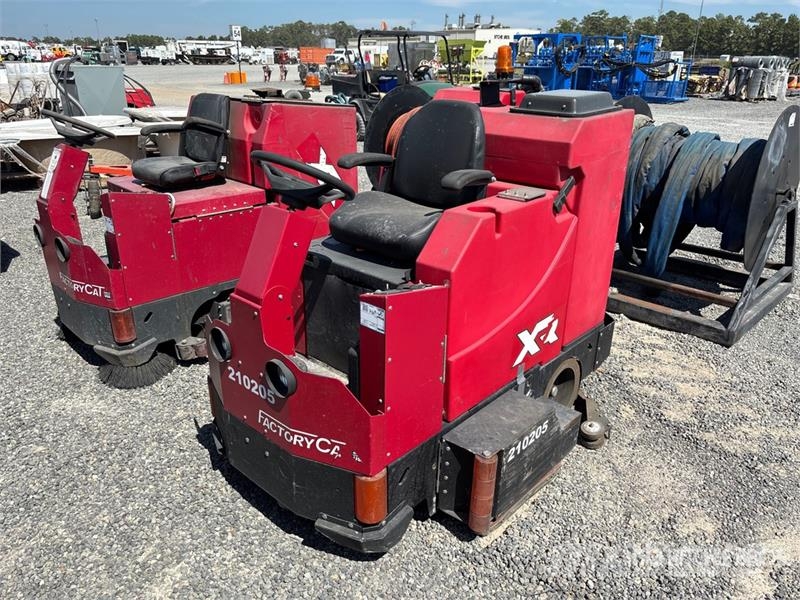 Factory Cat XR46C - 46 Ride-On Electric Floor Sweeper (Inopera Další vyorávače, příslušenství