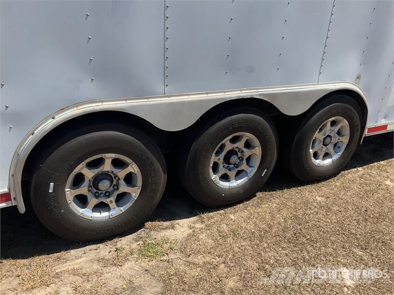  Featherlite Tri/A Enclosed Car Carrier Trailer 車両運搬用トレーラー