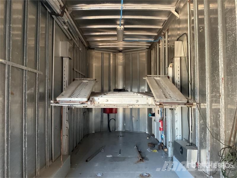  Featherlite Tri/A Enclosed Car Carrier Trailer 車両運搬用トレーラー