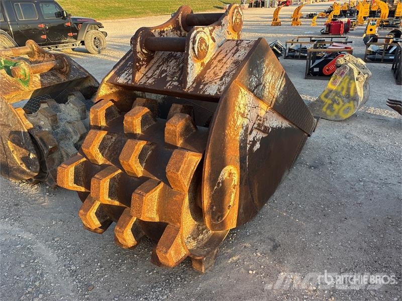 Felco 36 in Compactor Excavator Bucket دلاء